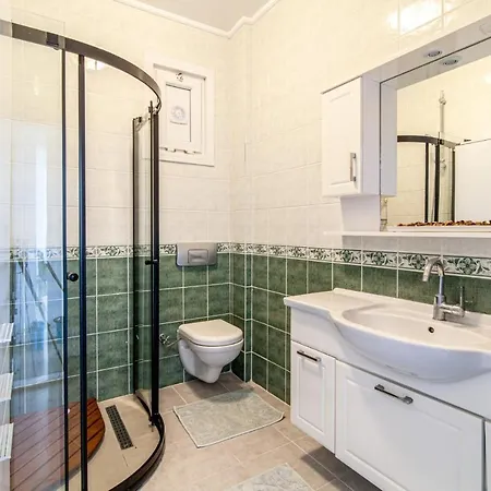 公寓 Fancy With Balcony And View In Sariyer *